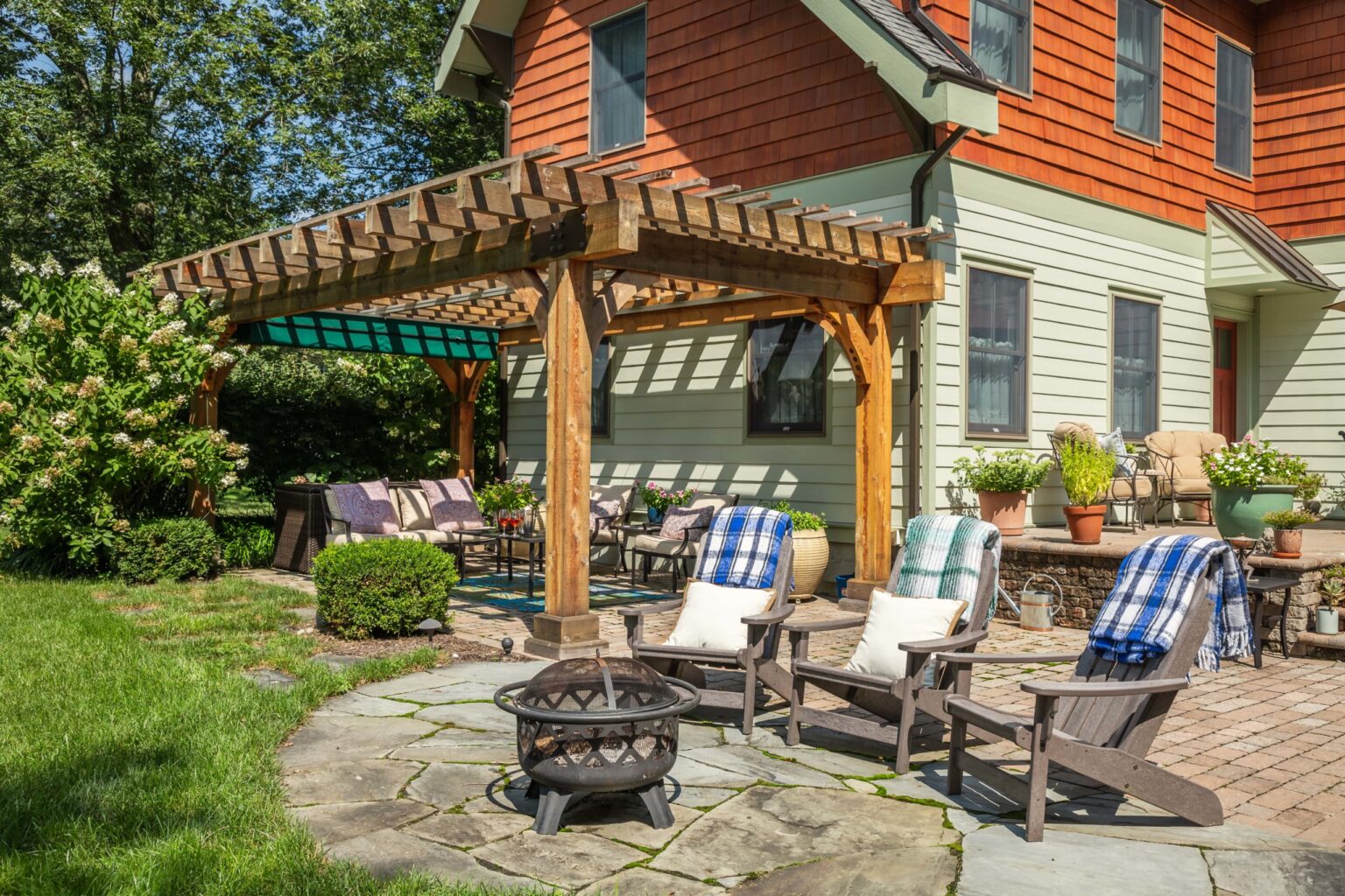 Wood Vs. Vinyl Pergolas: Which Is Right For Your Yard?