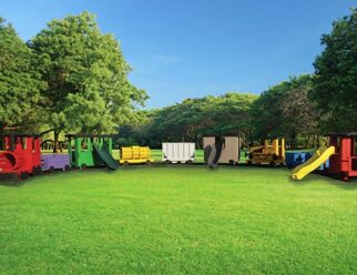 9-piece multicolor train set